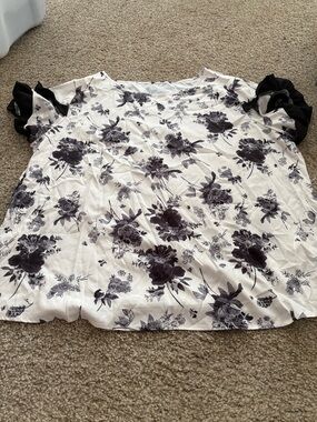Women's Black & White Floral Ruffle Sleeve Top